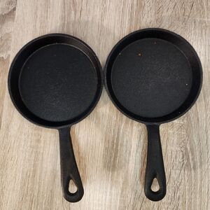 Set Of 2 mini cast iron skillets, likely around 5 inches (12.7 cm) in diameter